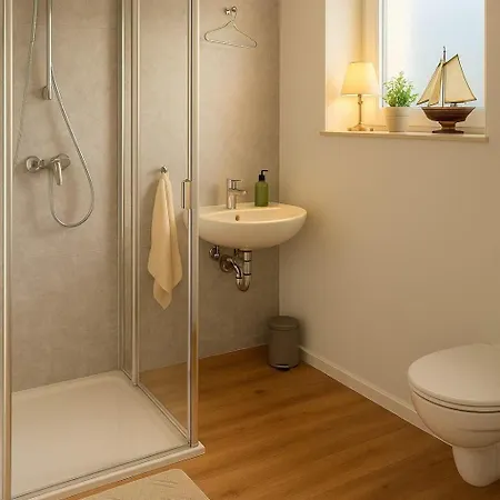 Dat-fischerhuus-ankerplatz-zwischen-bodden-und-ostsee-in-30-sek-am-hafen *